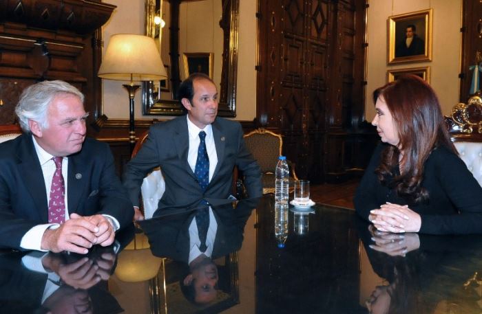 Argentina Polo Association, headed by President Luis E. Lalor signed by the President Cristina Fernandez certificate of intent to create the Museo Argentino de Polo in Palermo.